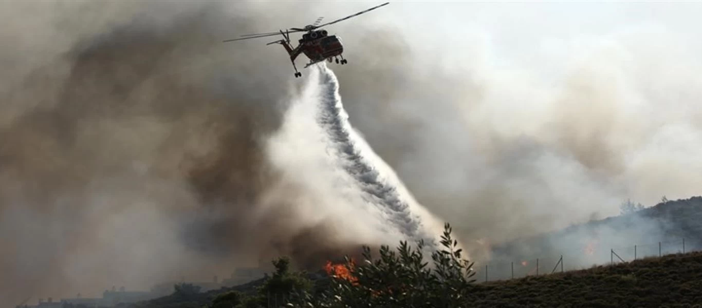 Κρήτη - Ηράκλειο: Νέα φωτιά σήμανε συναγερμό - Ελικόπτερο πραγματοποιεί ρίψεις νερού